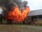 63bda7d0a0564 diduga gedung sekolah smkn 1 oksibil di pegunungan bintang papua telah dibakar oleh opm_1265_711
