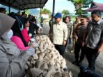 Gubernur-Dampingi-Presiden-dan-Kapolri-Kunjungi-Korban-Banjir-di-Sumut-2