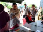 Gubernur-Dampingi-Presiden-dan-Kapolri-Kunjungi-Korban-Banjir-di-Sumut-5-780x470