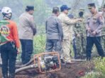 Presiden-Prabowo-Tinjau-Lokasi-Kebakaran-Hutan-Dan-Lahan-Di-Pontianak-220826-gp-2_2